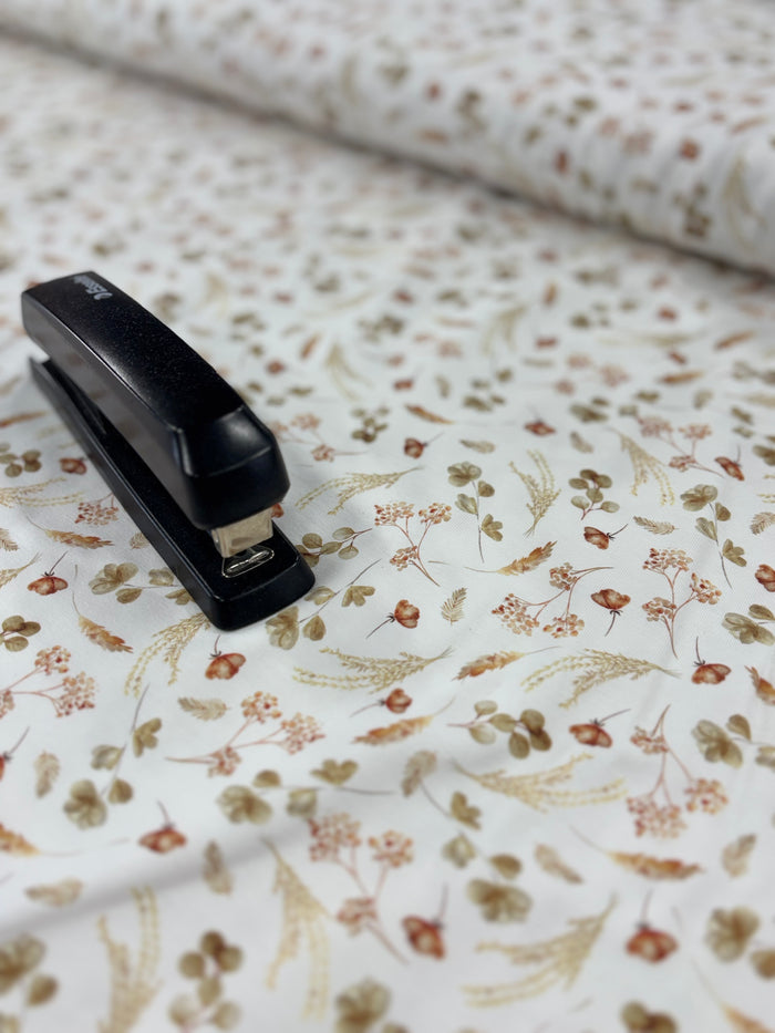 Romantic Flowers Jersey - 7 Meter - Family Fabrics B.V.