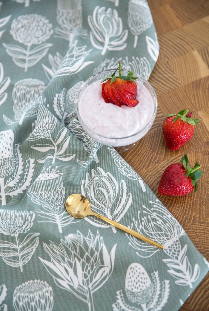 Alove Supreme Floral Kingdom Table Runner – White on Sage