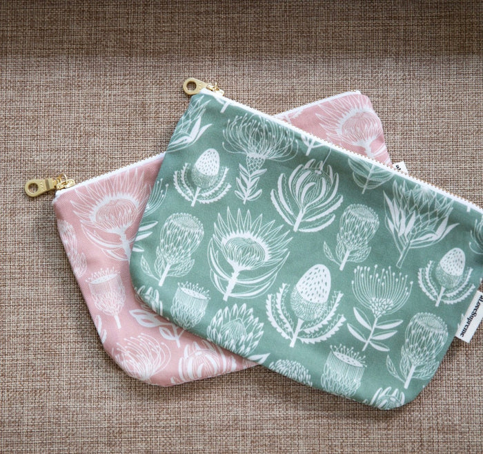Alove Supreme Makeup Pouch Floral Kingdom (White on Sage)
