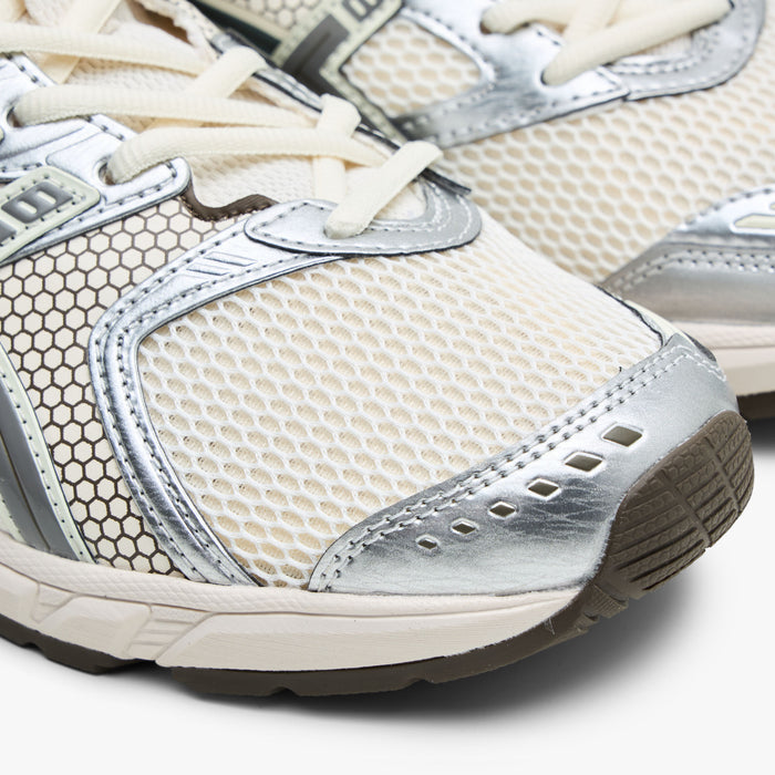 ASICS GEL-DS TRAINER 14 Cream / Clay Grey