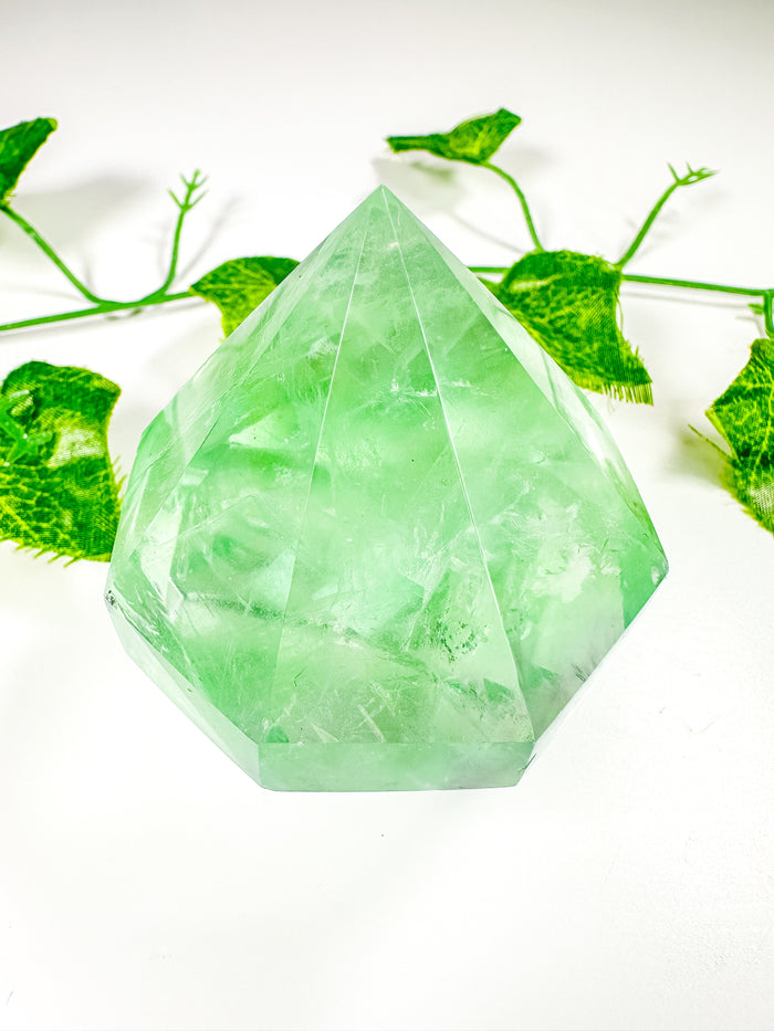Green Emerald Fluorite Gem Cut Diamond (45V)