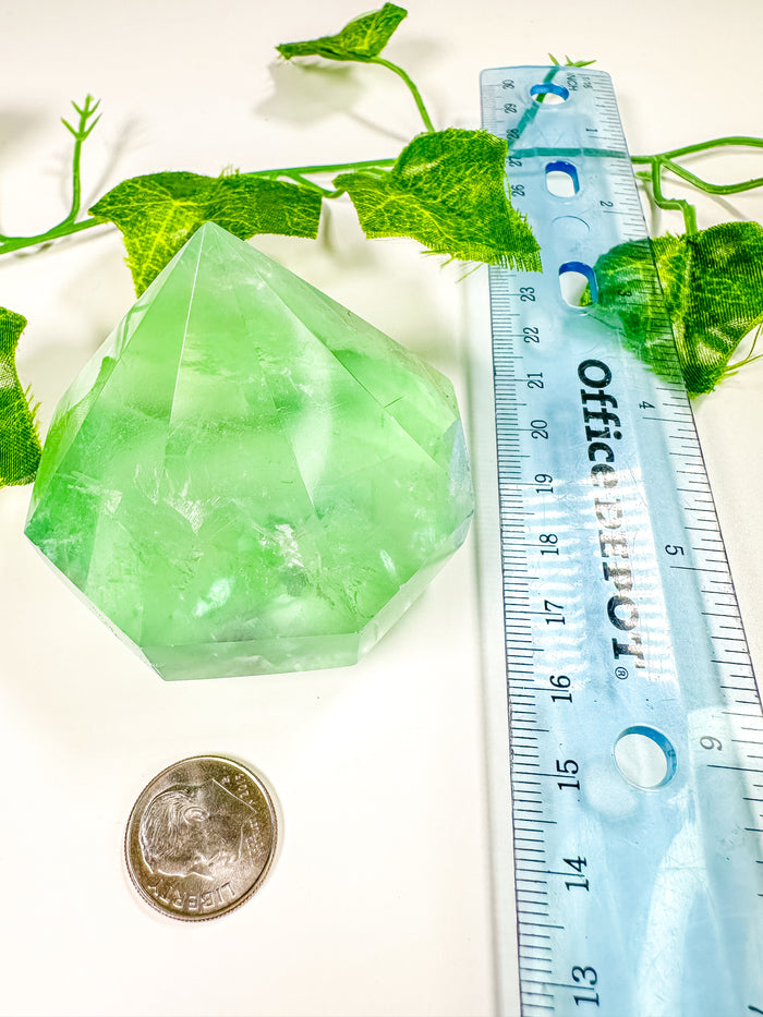 Green Emerald Fluorite Gem Cut Diamond (45V)
