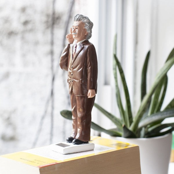 Kikkerland - Albert Einstein Solar Energy Powered Waving Statue